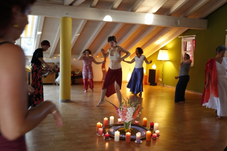 Tanzen wie ich bin, Blessed we are, Frauenkreis, Frauentanzen, Meditation, Basel, Arlesheim, Dornach, Stefanie Heinis