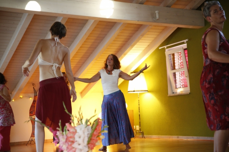 Tanzen wie ich bin, Blessed we are, Frauenkreis, Frauentanzen, Meditation, Basel, Arlesheim, Dornach, Stefanie Heinis