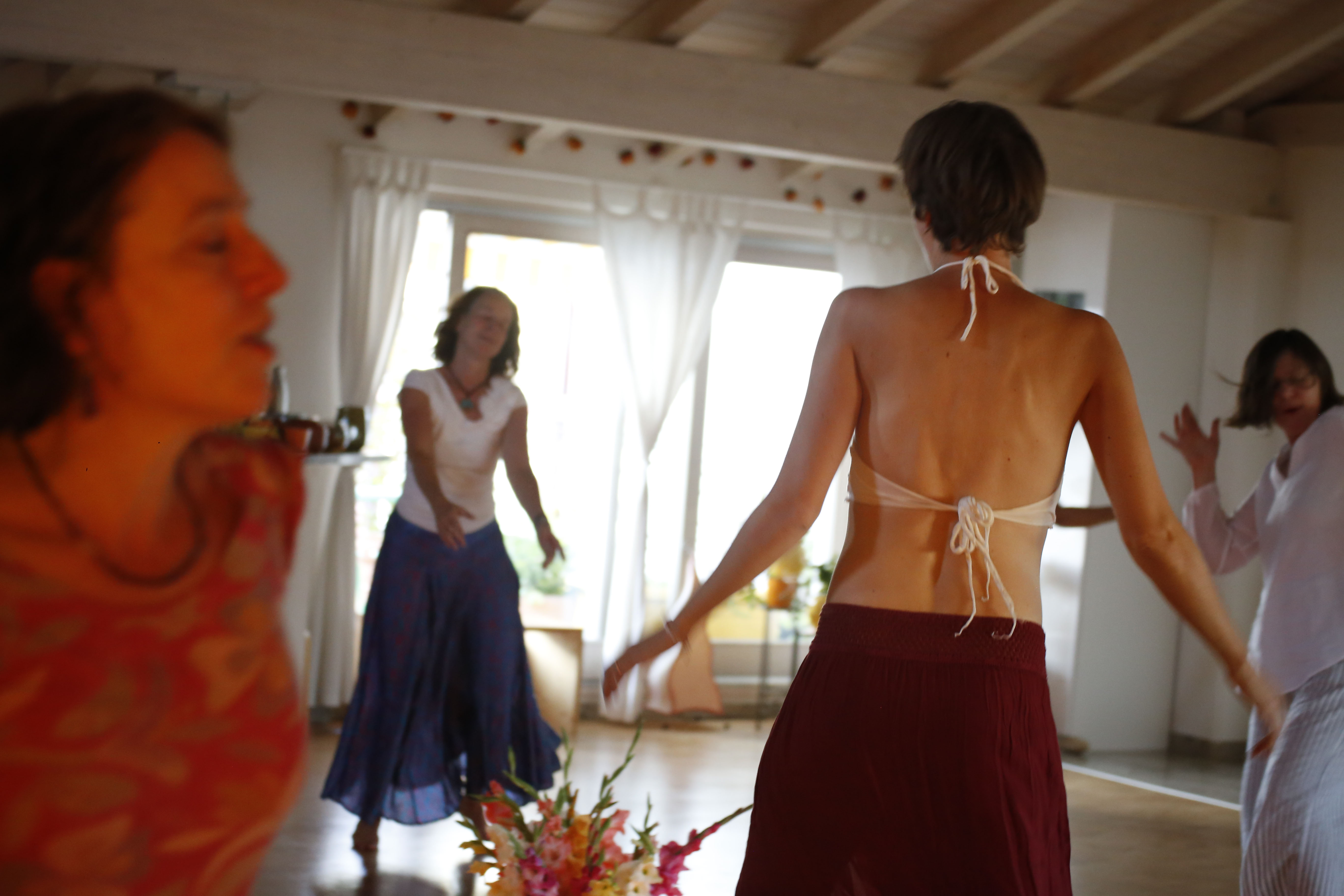 Tanzen wie ich bin, Blessed we are, Frauenkreis, Frauentanzen, Meditation, Basel, Arlesheim, Dornach, Stefanie Heinis