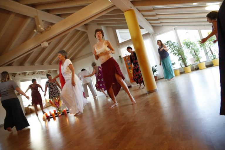 tanzen wie ich bin frauenkreis tanz meditation natur 