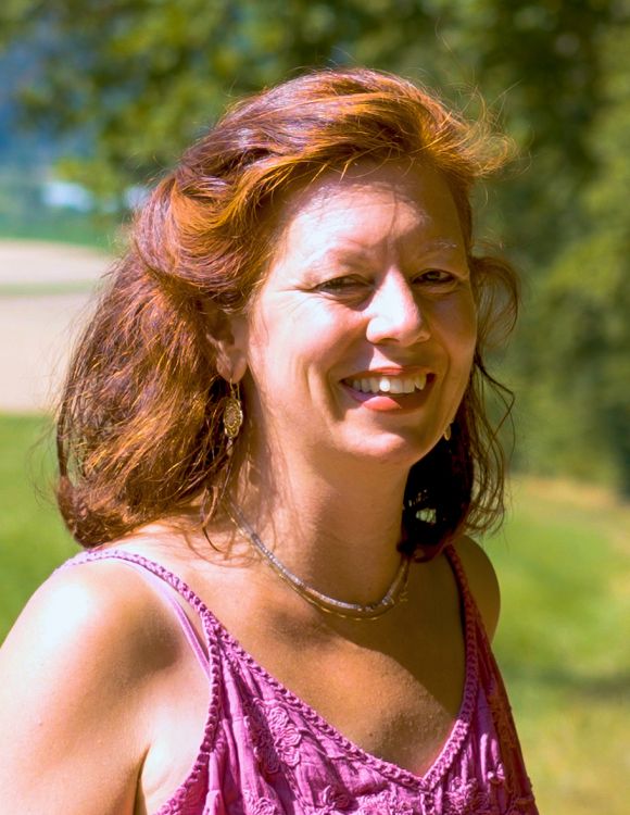 tanzen wie ich bin, im frauenkreis, tanztherapie für frauen, zyklus-liebe, weibliche ermächtigung, basel, arlesheim, stefanie heinis