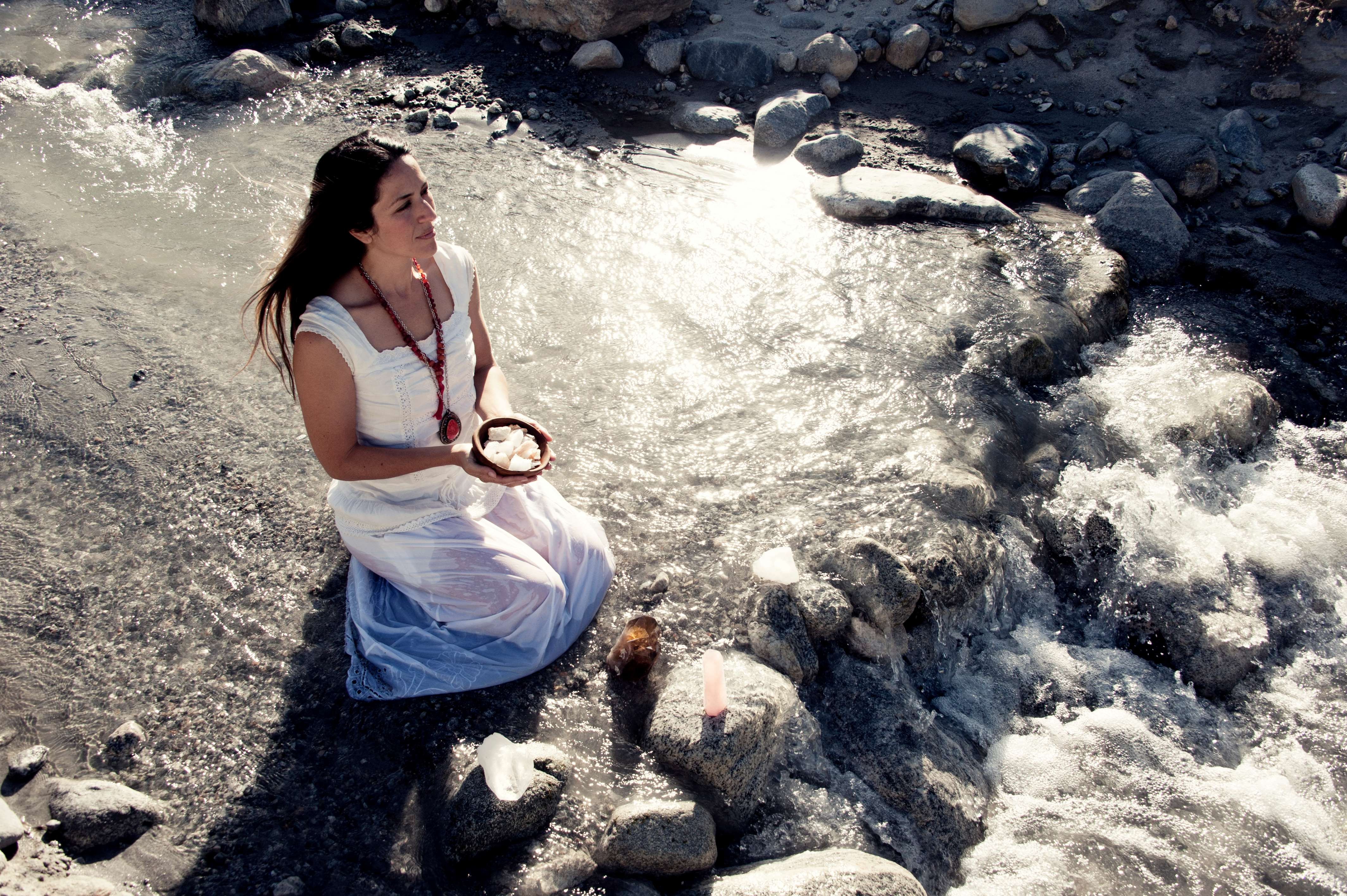 tanzen wie ich bin, im frauenkreis, tanztherapie für frauen, zyklus-liebe, weibliche ermächtigung, basel, arlesheim, stefanie heinis